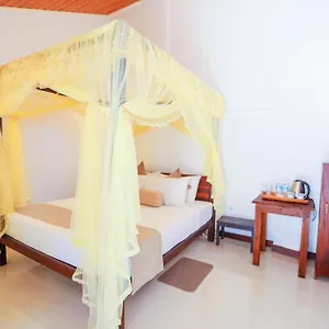 https://mels-inn.negombohotels.net